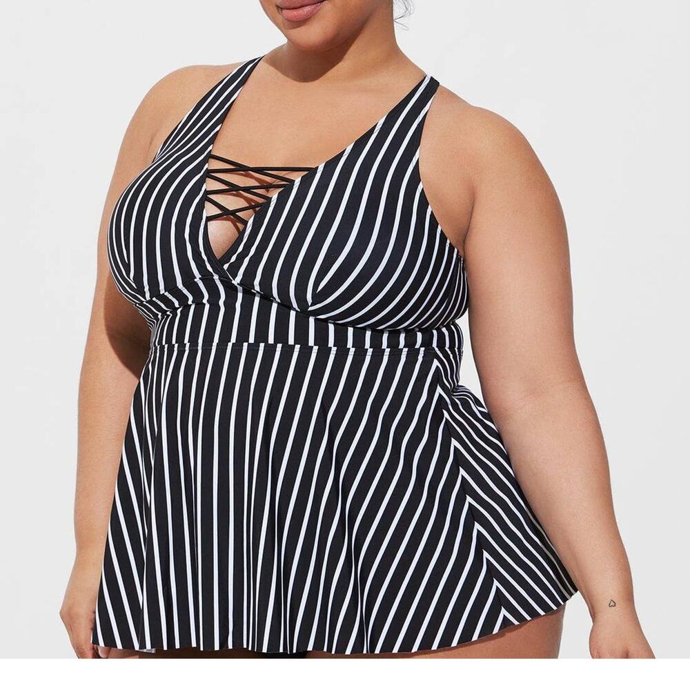 TOP ONLY Torrid 6 (6X) Sexy Busty Lace Up Wireless Padded Triangle Tankini Swim